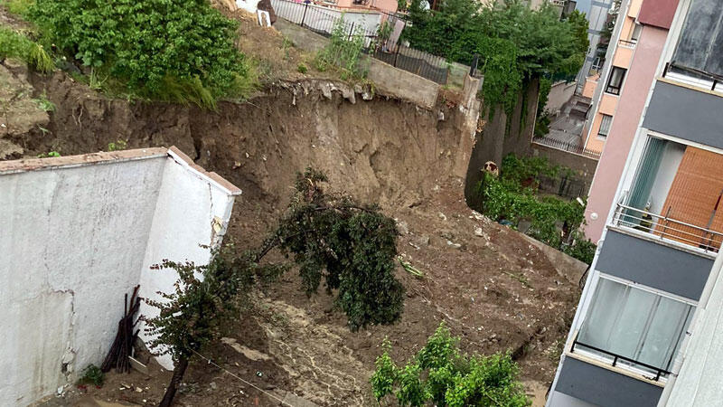 Ankara'da istinat duvarı yıkıldı: 4 apartman, 1 gecekondu tahliye edildi