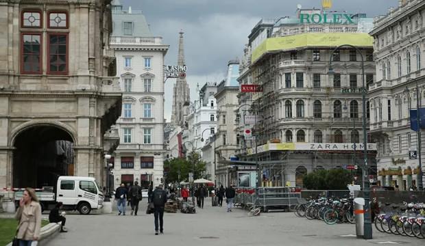 Avusturya’da 7 aydır kapalı olan restoran ve oteller yeniden açıldı