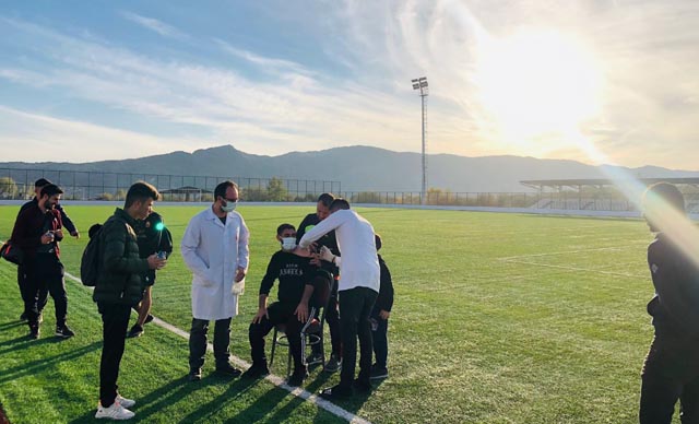 Diyarbakır'da futbolculara sahada aşı 