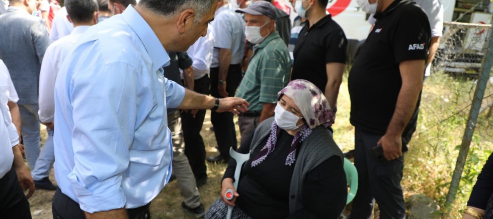 Gürsel Erol deprem bölgesinde!