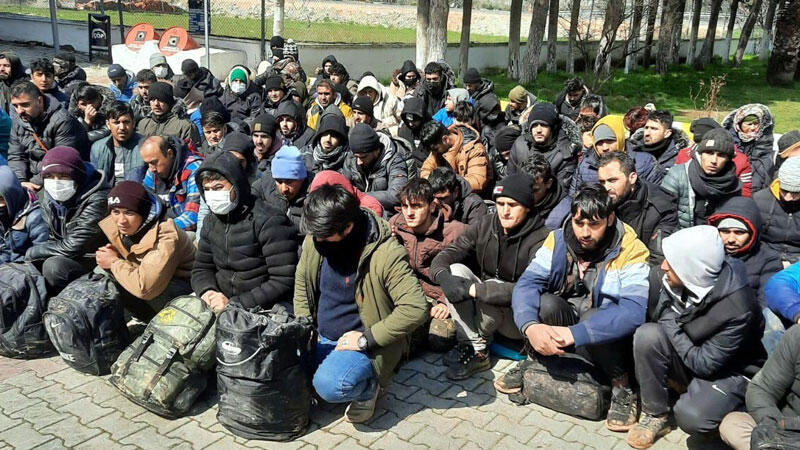 İzmir'de, 1 haftada 120 kaçak göçmen yakalandı