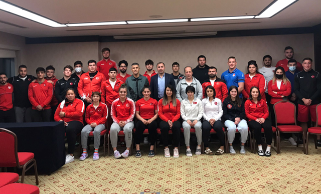 Judo Federasyonu Başkanı Sezer Huysuz, milli takımlar kampını ziyaret etti