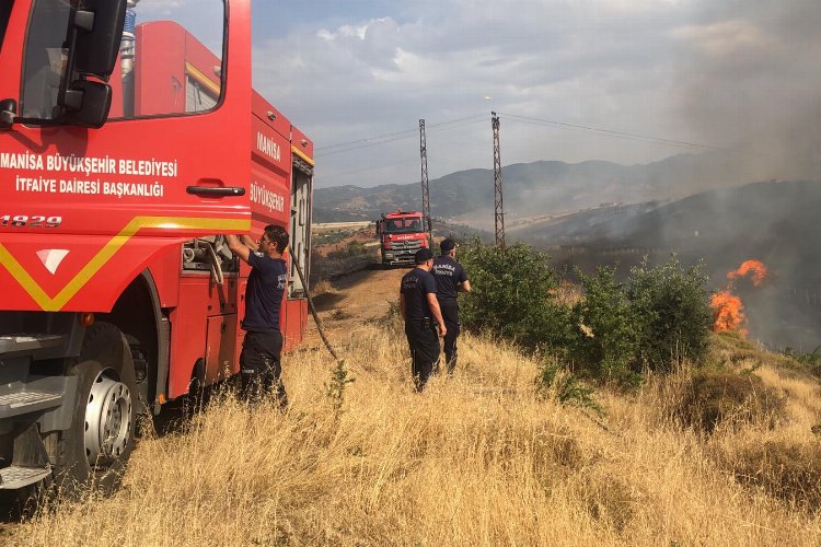 Manisa Turgutlu'daki yangın kontrol altında