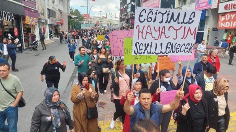 Özel gereksinimli çocukların aileleri Mehmet Eres için yürüdü